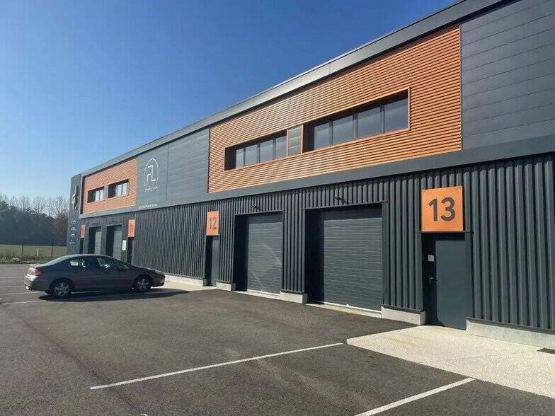 Flex in Aoste for lease - Building Photo - Image 3 of 3