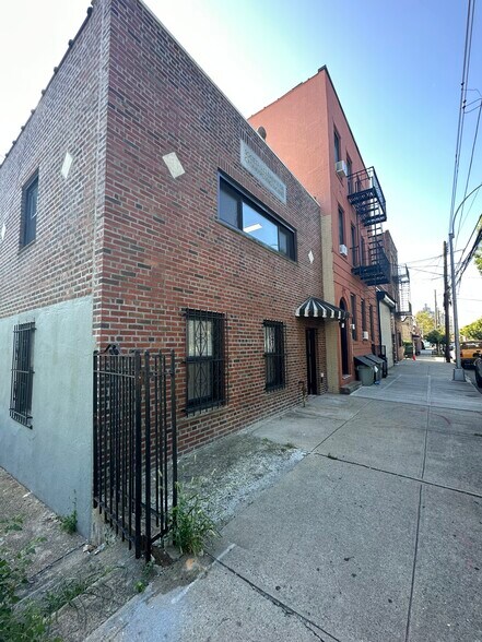 35-39 9th St, Astoria, NY for sale - Primary Photo - Image 1 of 1