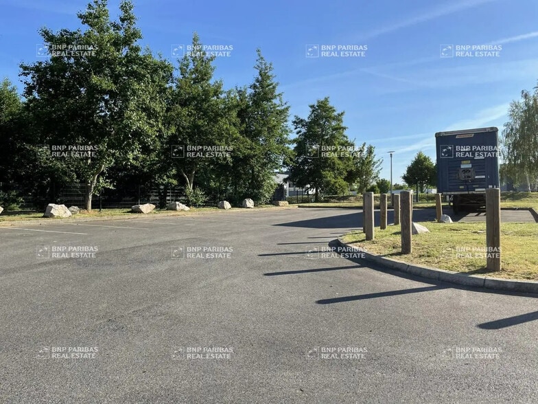 Flex in Lieusaint for lease - Building Photo - Image 3 of 15