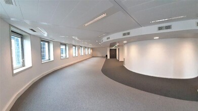 Office in Courbevoie for lease Interior Photo- Image 2 of 6