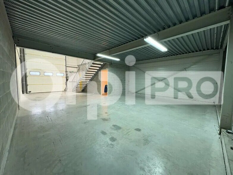 Flex in Santeny for lease - Building Photo - Image 2 of 11