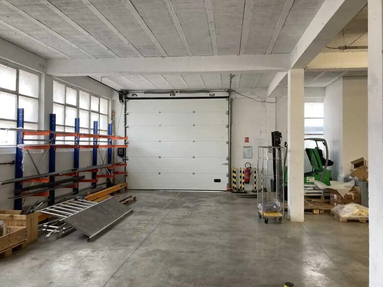 34-36 Avenue Des Bruyères, Décines-Charpieu for lease - Interior Photo - Image 3 of 17