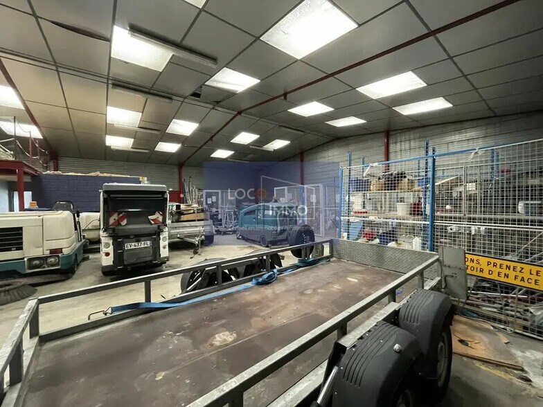 Flex in Carbon-Blanc for lease - Building Photo - Image 3 of 9