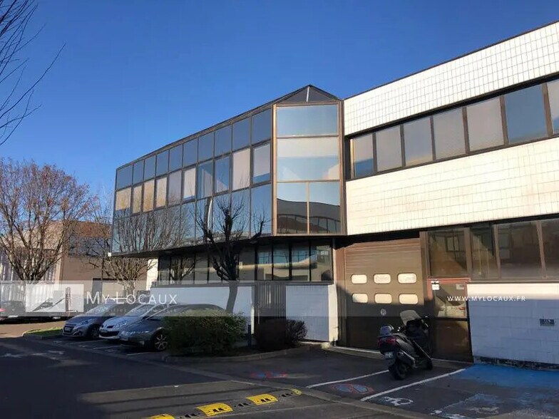 Flex in Nanterre for lease - Building Photo - Image 1 of 7