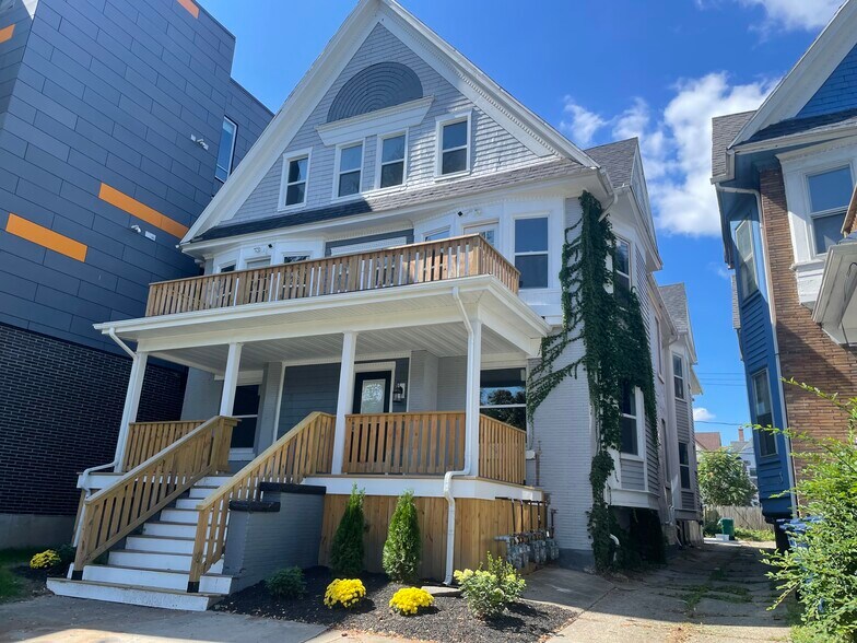 1030 Elmwood Ave, Buffalo, NY for sale - Primary Photo - Image 1 of 1