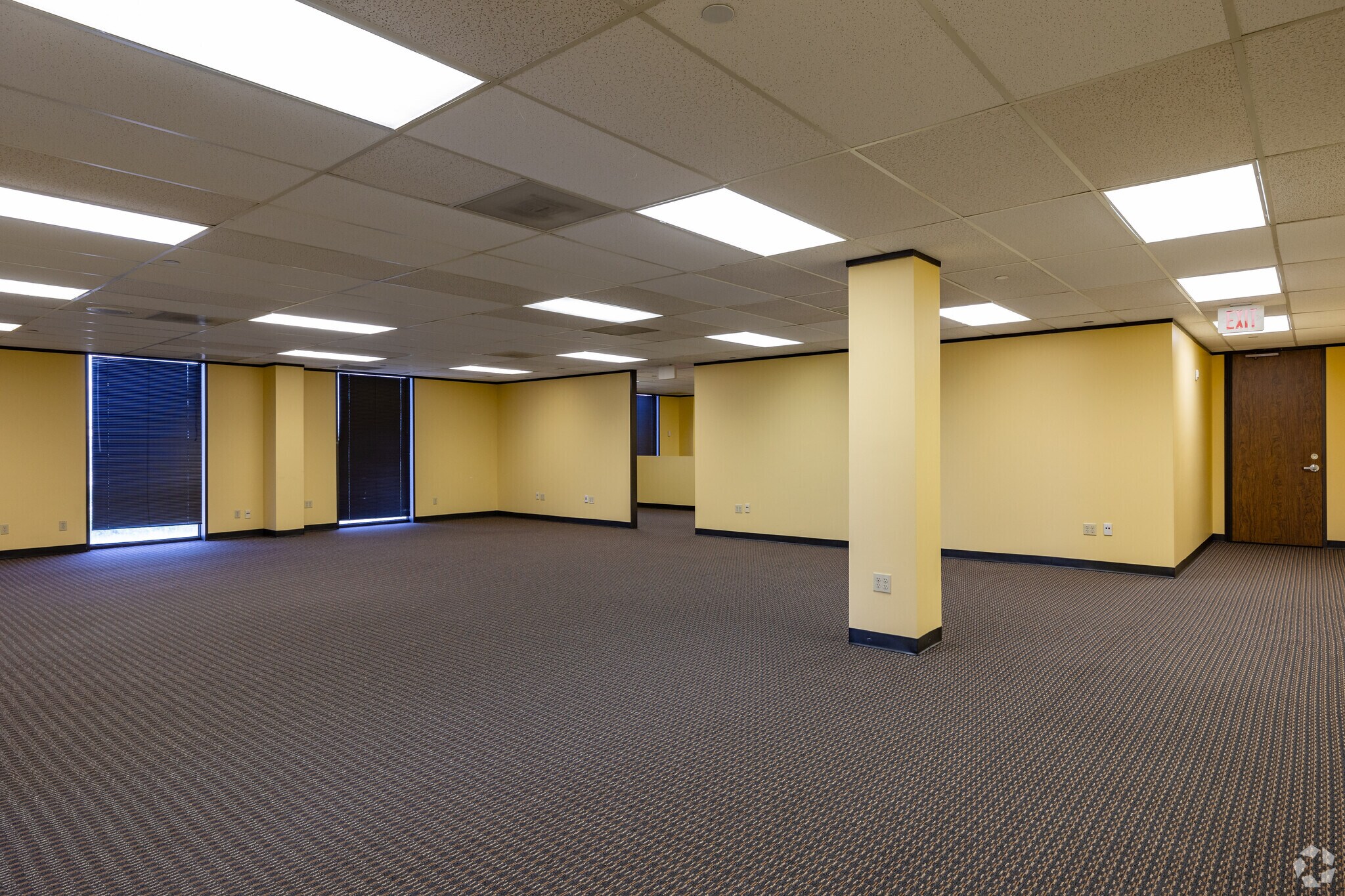 1919 N Loop W, Houston, TX for lease Building Photo- Image 1 of 3