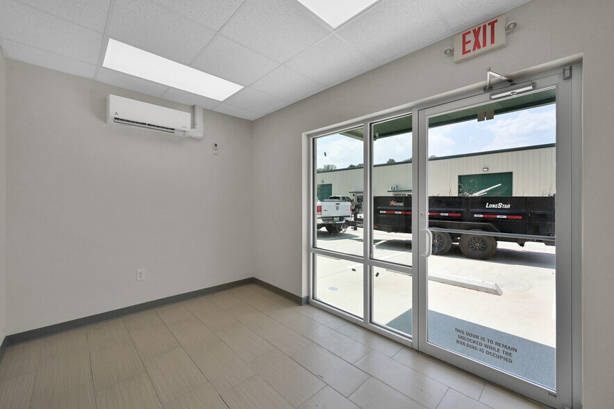 503 Hufsmith, Tomball, TX for lease - Building Photo - Image 3 of 15