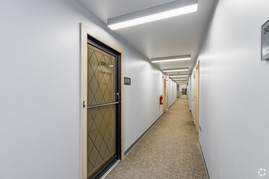 320 Fort Duquesne Blvd, Pittsburgh, PA for sale - Interior Photo - Image 2 of 27