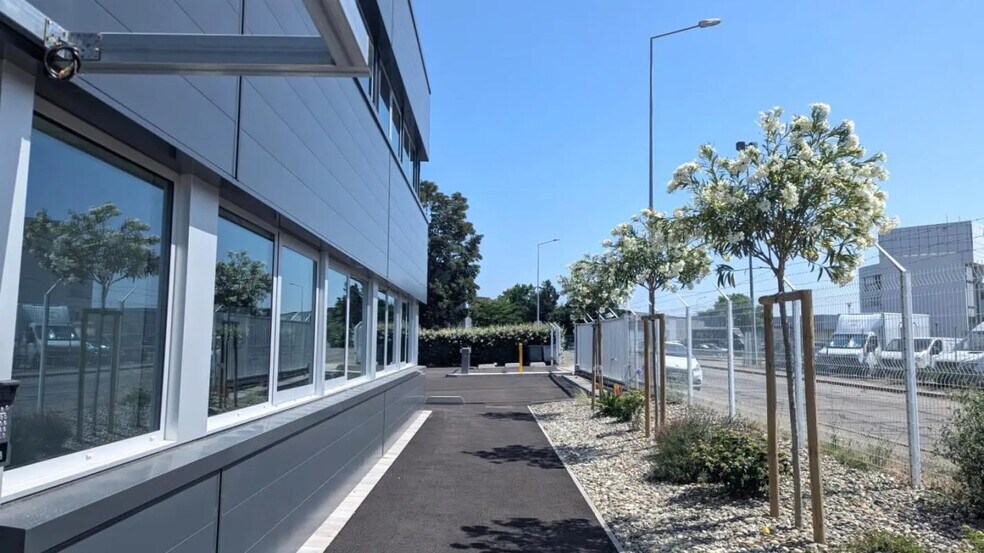 Industrial in Blagnac for lease - Building Photo - Image 3 of 21