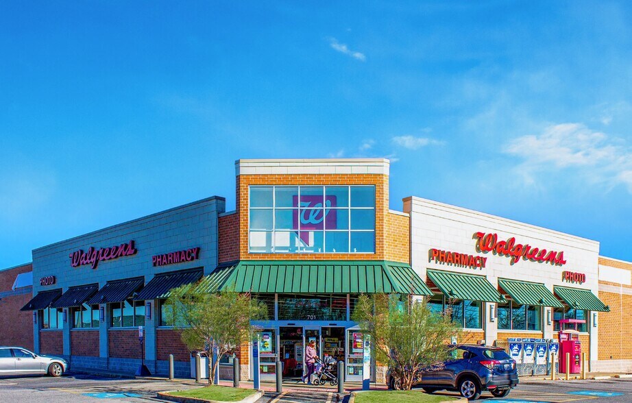 701 Fairfax Pike, Stephens City, VA for sale - Building Photo - Image 1 of 1