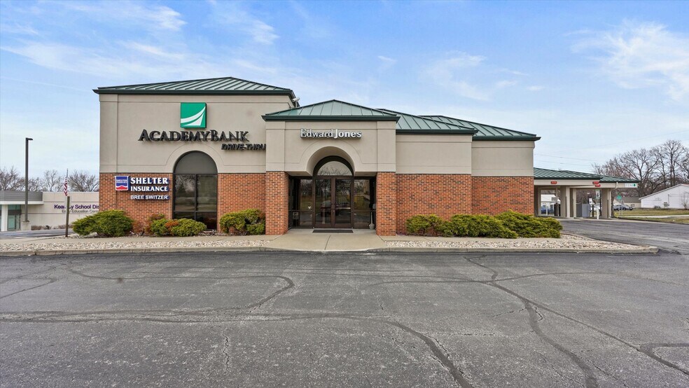 100 W 92 Highway, Kearney, MO 64060