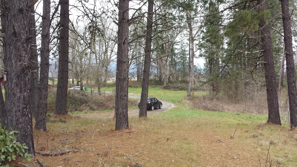 1885 Hubbard Ln, Grants Pass, OR for sale - Building Photo - Image 3 of 3