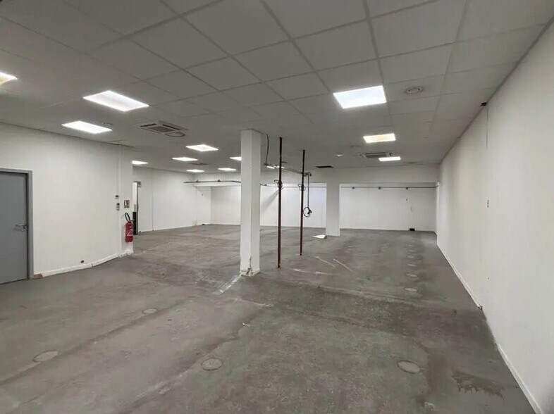 Industrial in Marseille for lease - Interior Photo - Image 3 of 6