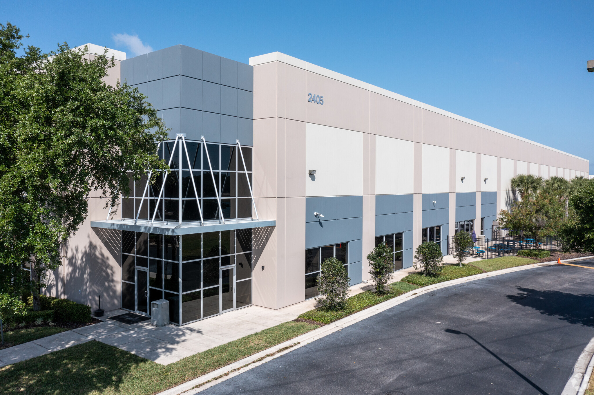 2405 Commerce Park Dr, Orlando, FL for lease Building Photo- Image 1 of 22