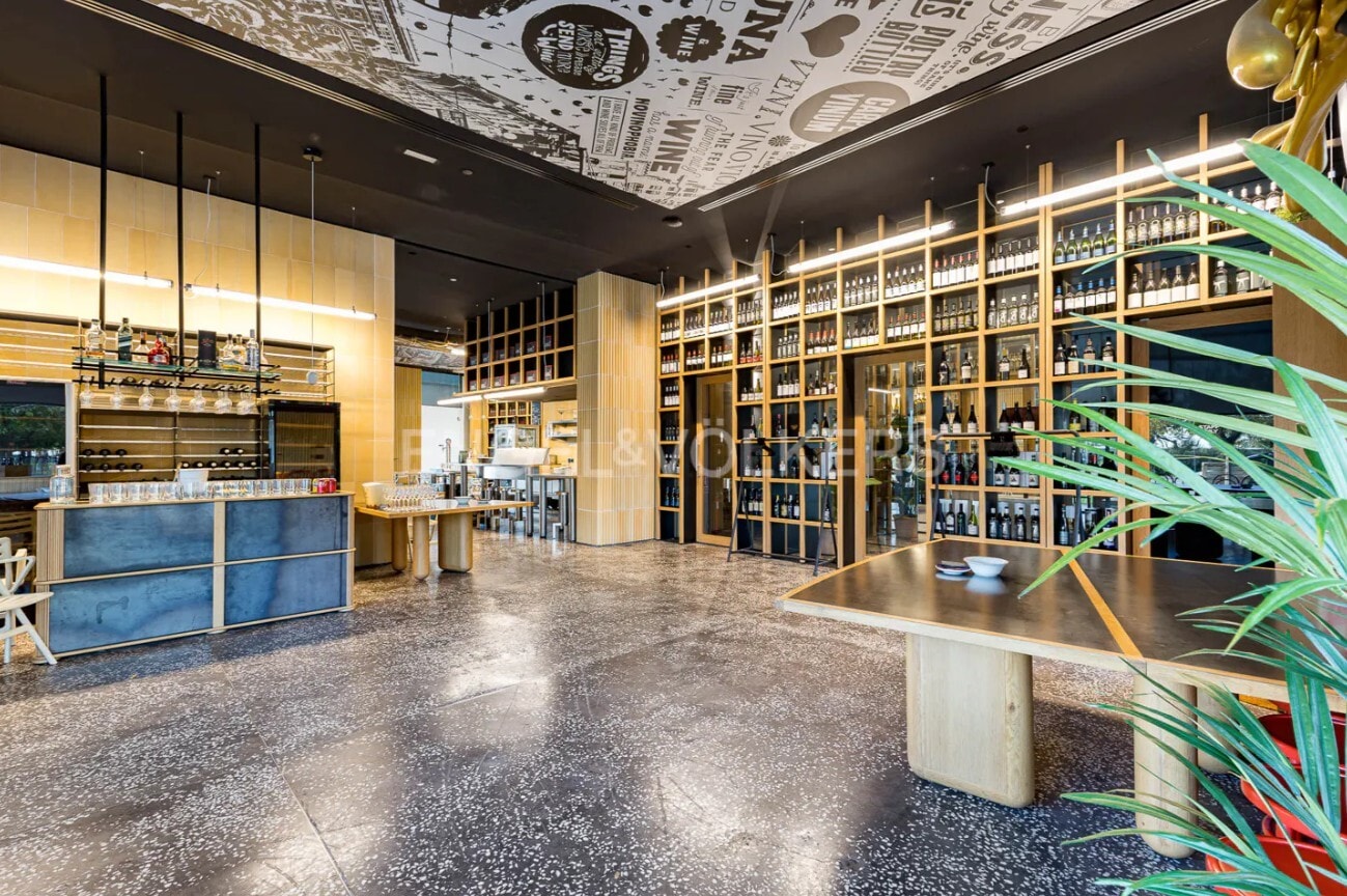 Retail in Barcelona, Barcelona for lease Interior Photo- Image 1 of 6