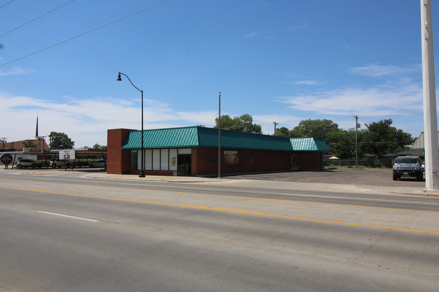 3206-3212 34th St, Lubbock, TX for lease - Building Photo - Image 3 of 9
