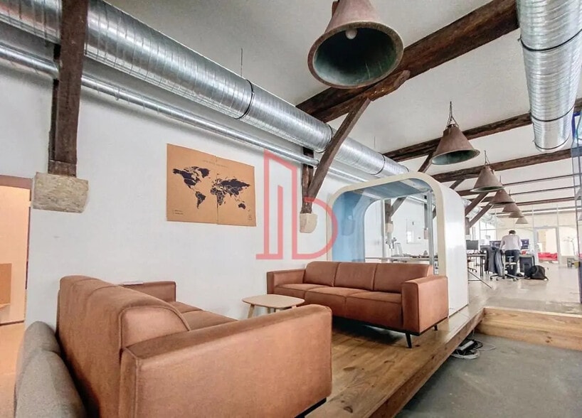 Office in Bordeaux for lease - Interior Photo - Image 2 of 9