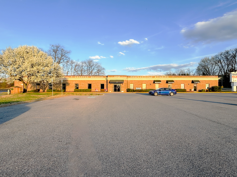 1667 Crofton Ctr, Crofton, MD for lease - Building Photo - Image 1 of 6