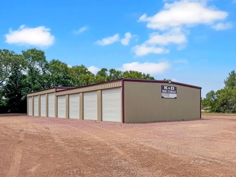 351 S 4th St, Tracy, MN for sale - Primary Photo - Image 1 of 15