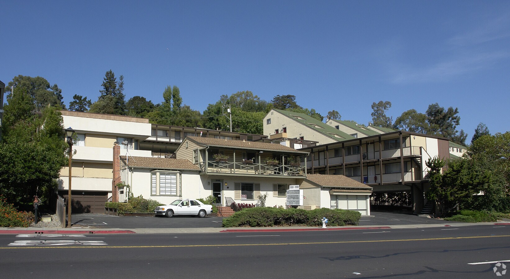 1080 Ralston Ave, Belmont, CA 94002