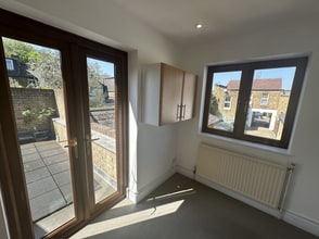 Bective Pl, London for lease Interior Photo- Image 1 of 2