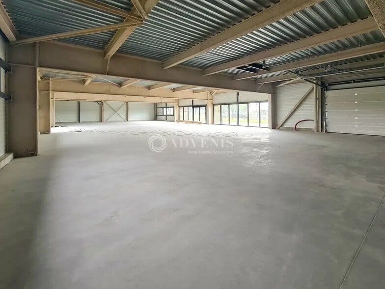 Retail in Lamballe-Armor for lease - Interior Photo - Image 3 of 10