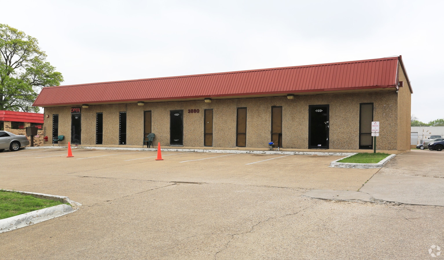 3880 Ledbetter Dr W, Dallas, TX 75233