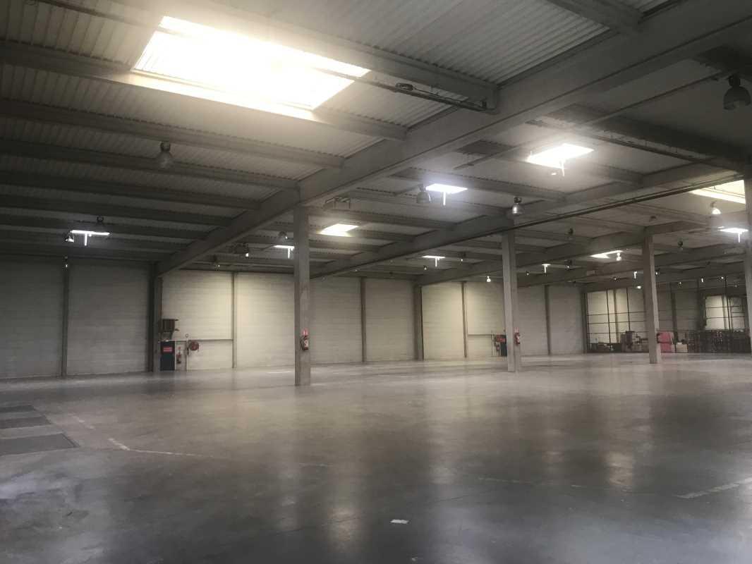 Industrial in Montigny-le-Bretonneux for lease Interior Photo- Image 1 of 2