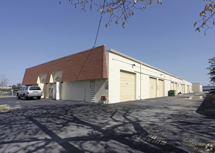 4310-4326 NE 5th Ter, Oakland Park, FL for lease - Building Photo - Image 3 of 5