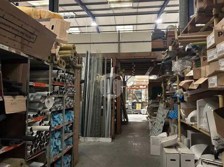 Flex in Avelin for sale - Building Photo - Image 2 of 4