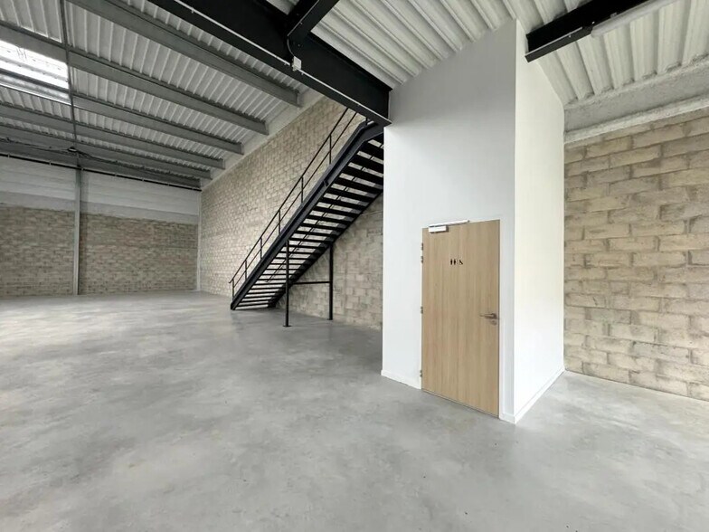 Office in Éragny for lease - Interior Photo - Image 3 of 16