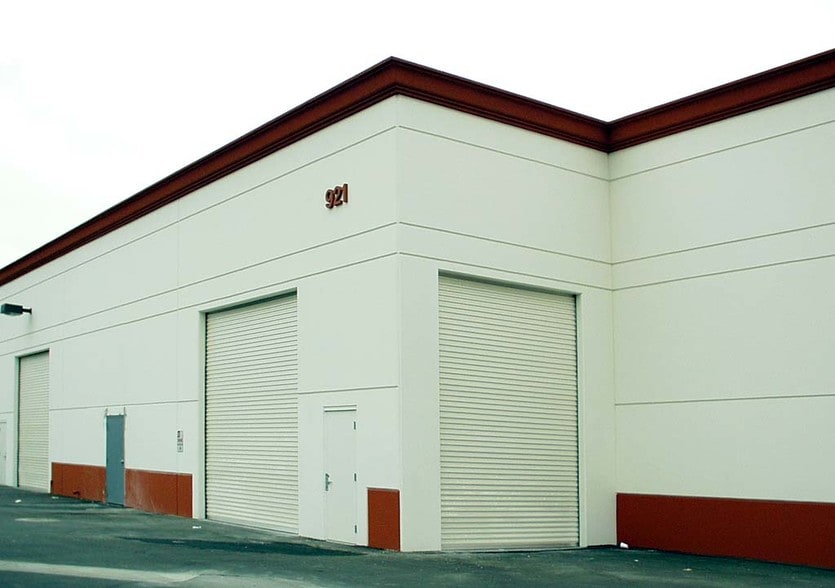 921 Poinsettia St, Santa Ana, CA for sale - Building Photo - Image 2 of 7