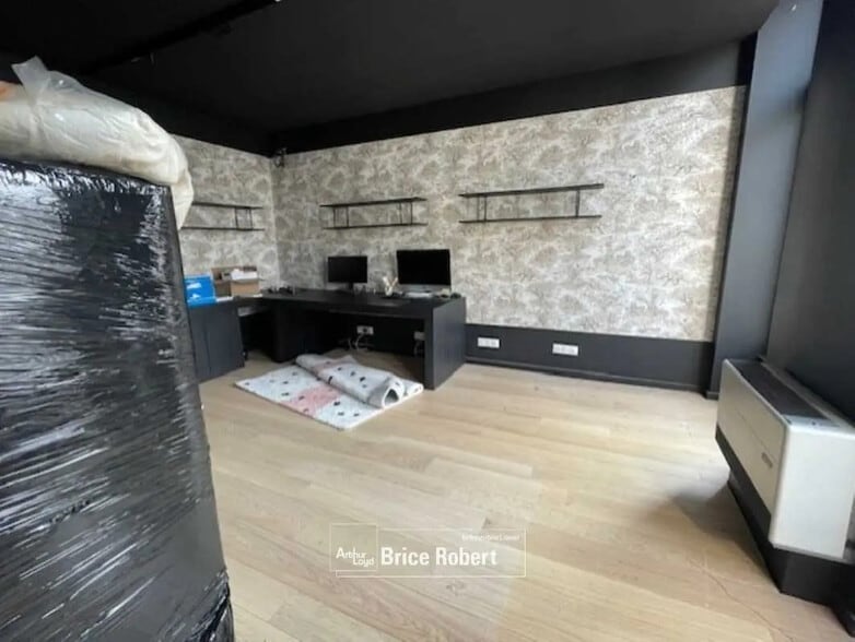 Retail in Lyon for lease - Interior Photo - Image 3 of 8