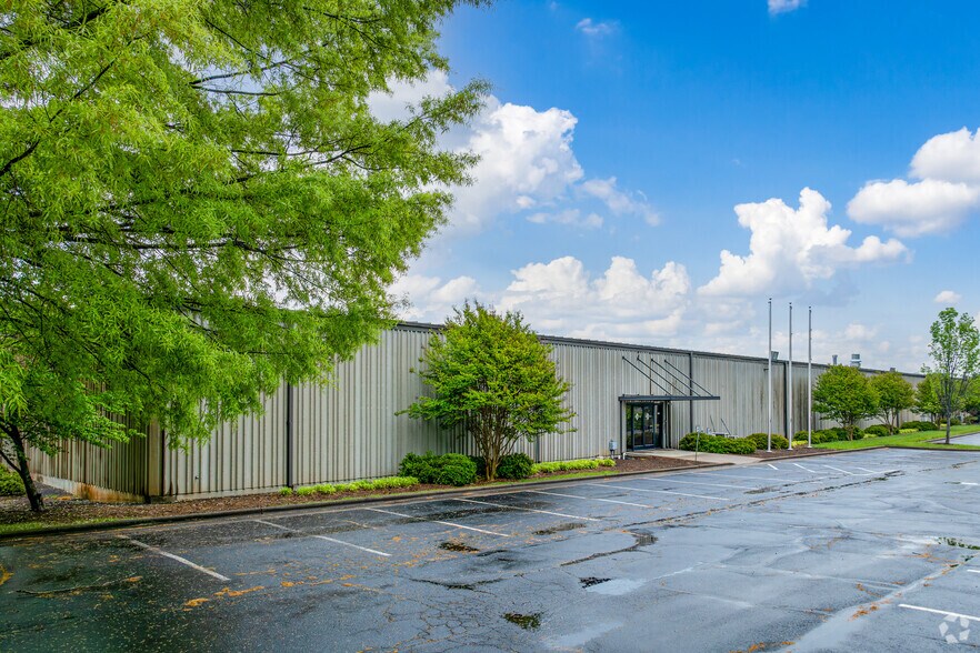 801 Fieldcrest Rd, Eden, NC for sale - Primary Photo - Image 1 of 1