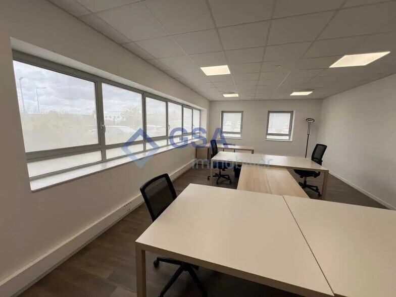 Office in Milly-la-Forêt for sale - Building Photo - Image 1 of 8