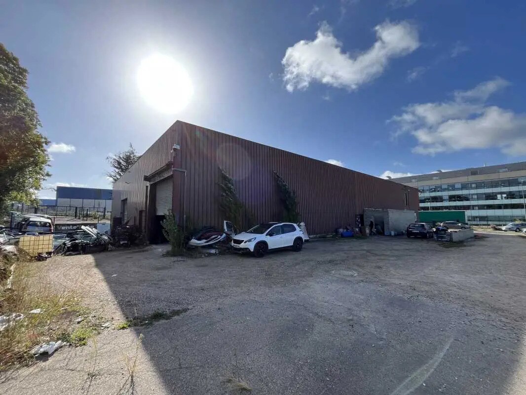 Flex in Porcheville for sale Building Photo- Image 1 of 10