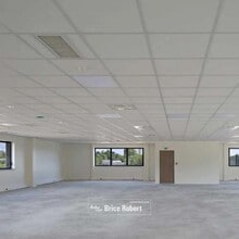 Flex in Dardilly for lease Interior Photo- Image 1 of 1