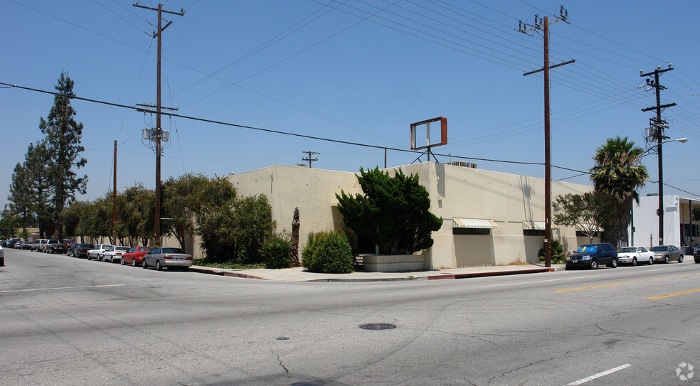 13061 Saticoy St, North Hollywood, CA for sale - Primary Photo - Image 1 of 1