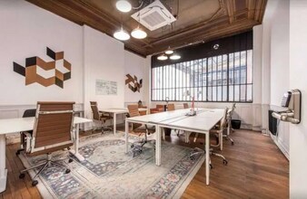Coworking Space in Paris for lease Interior Photo- Image 2 of 4