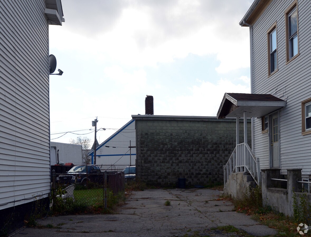 87 Gooding St, Pawtucket, RI 02860 Property Record
