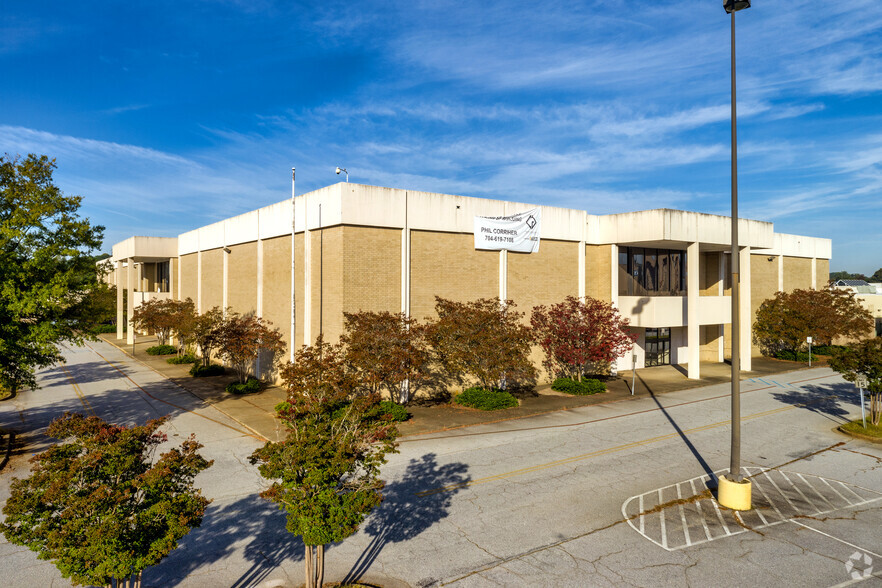 205 W Blackstock Rd, Spartanburg, SC for lease - Building Photo - Image 3 of 14