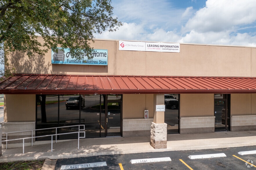 12110 Manchaca Rd, Austin, TX for lease - Building Photo - Image 3 of 7
