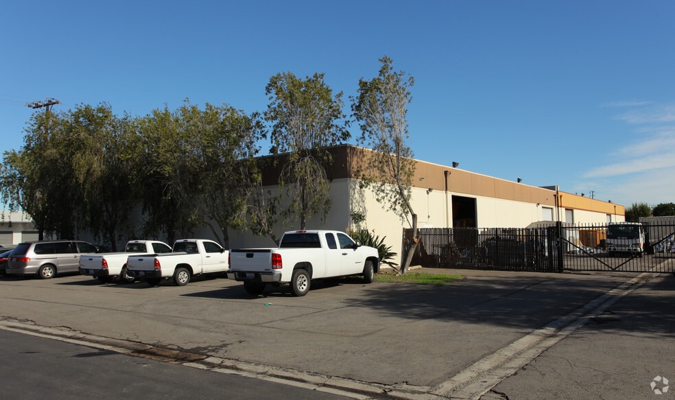 13138 Arctic Cir, Santa Fe Springs, CA for lease - Building Photo - Image 3 of 4