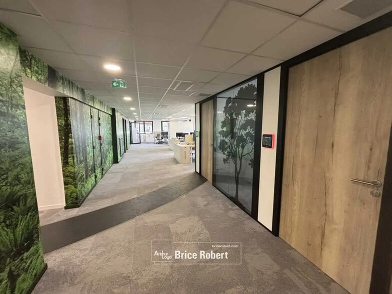 Office in Lyon for lease - Interior Photo - Image 2 of 9