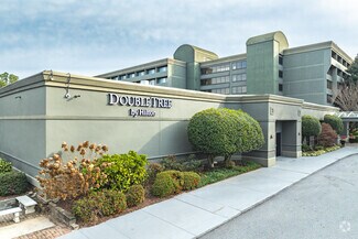 DoubleTree by Hilton ATL Windy Hill Ballpark - Pub