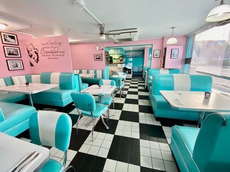 11-12 Eastern Esplanade, Southend On Sea for lease - Building Photo - Image 3 of 10