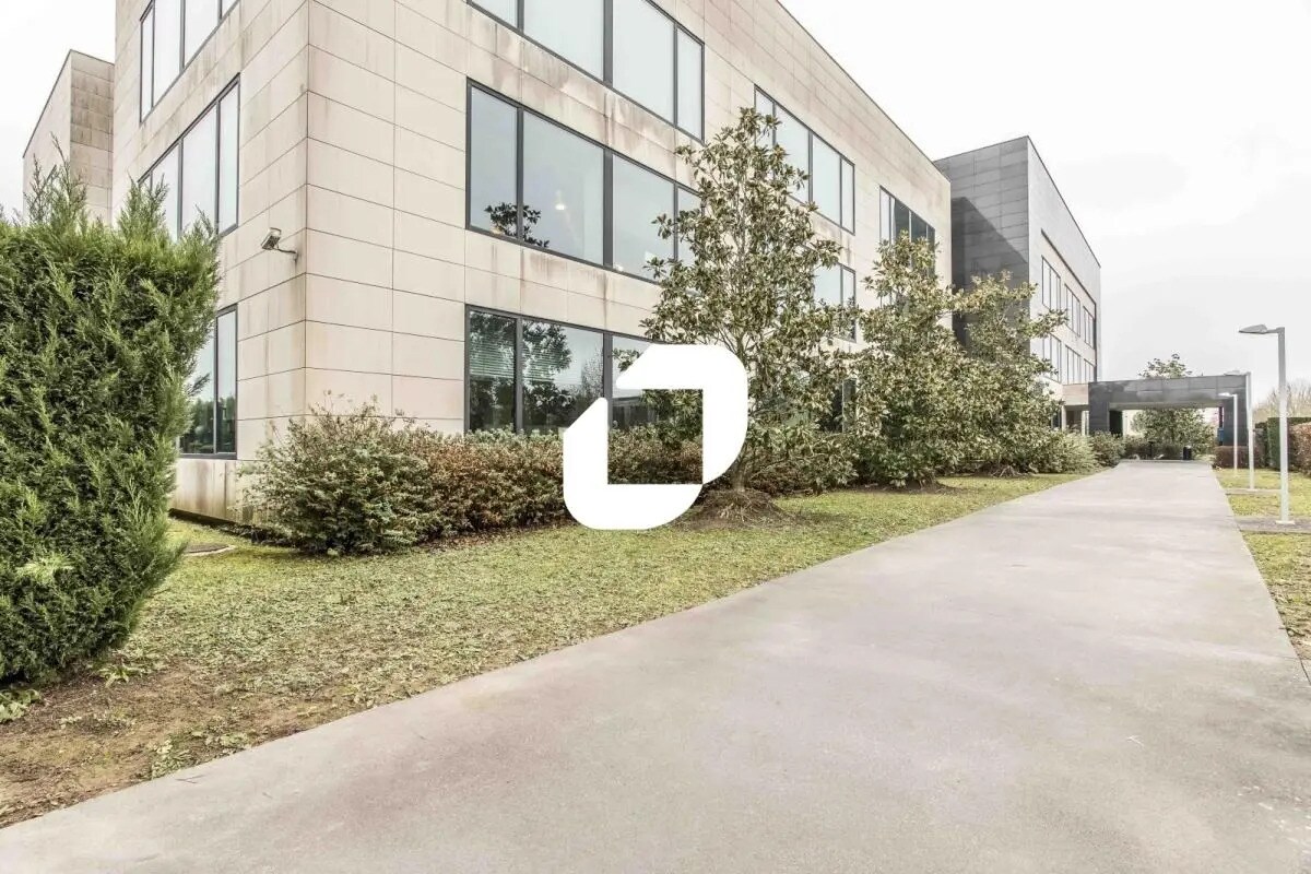 Office in Lieusaint for lease Building Photo- Image 1 of 29