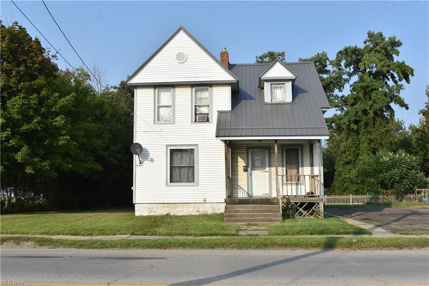 2808 Lake Ave, Ashtabula, OH for sale - Primary Photo - Image 1 of 1