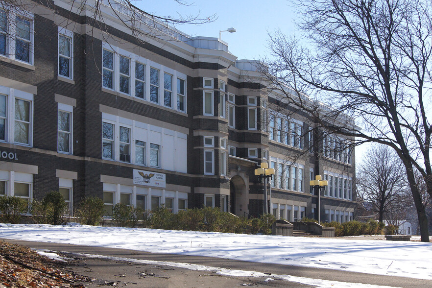 1042 18th Ave SE, Minneapolis, MN for sale - Building Photo - Image 3 of 40