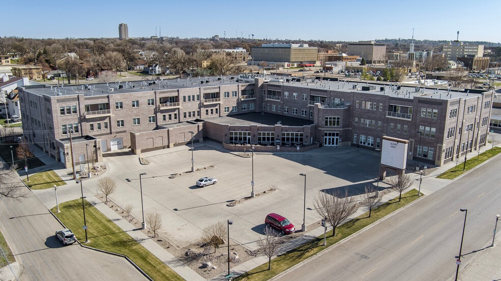 100 W Broadway Ave, Bismarck, ND for lease - Building Photo - Image 1 of 22